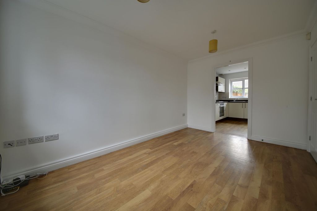 Property photo 3 of 16 Lounge