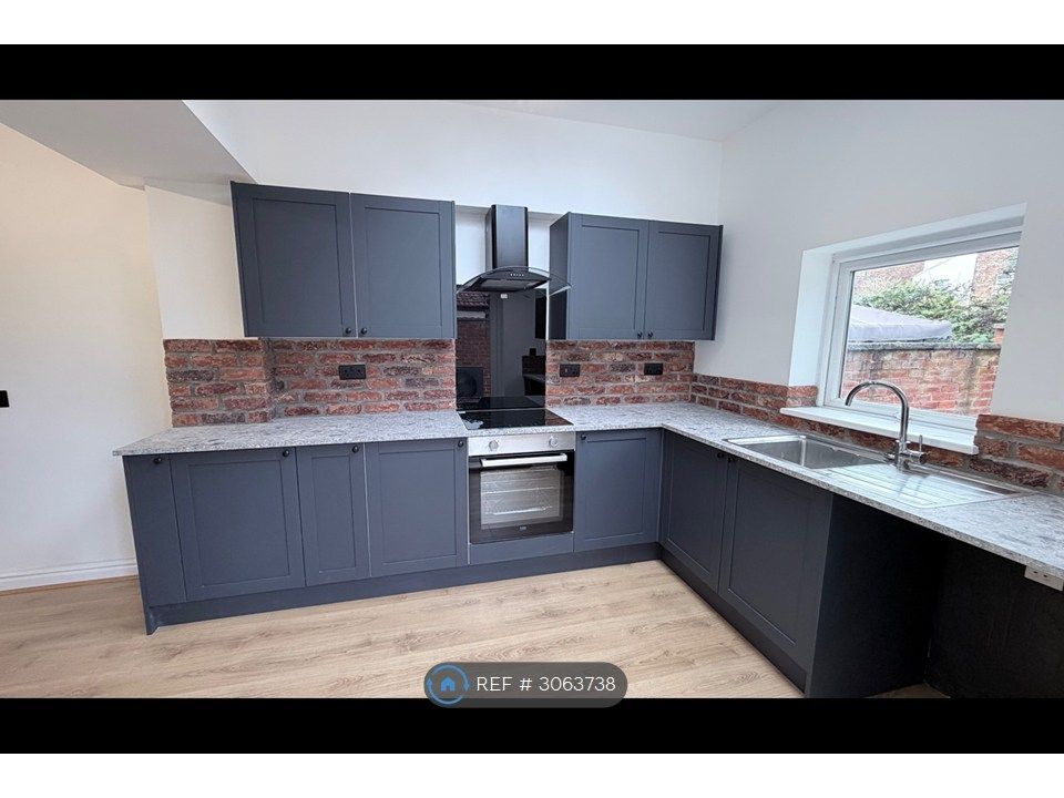 Property photo 3 of 14 Kitchen