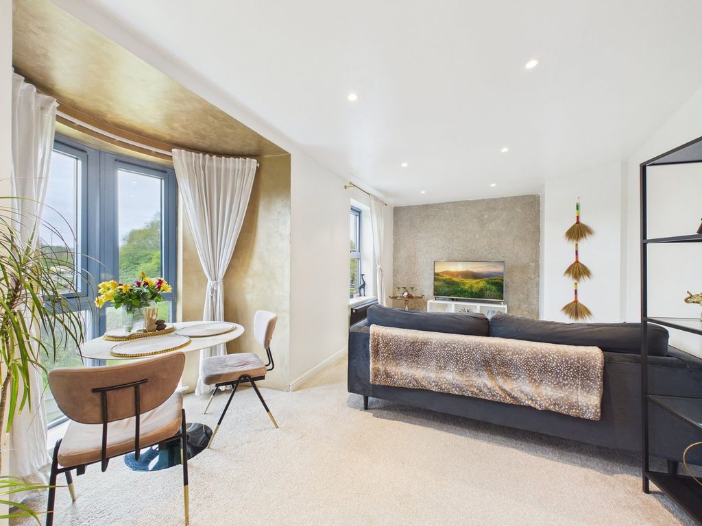 Property photo 3 of 21