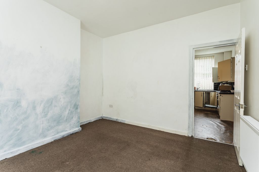 Property photo 3 of 27