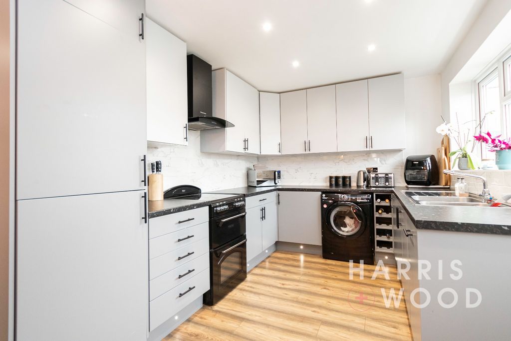 Property photo 3 of 16 4505548