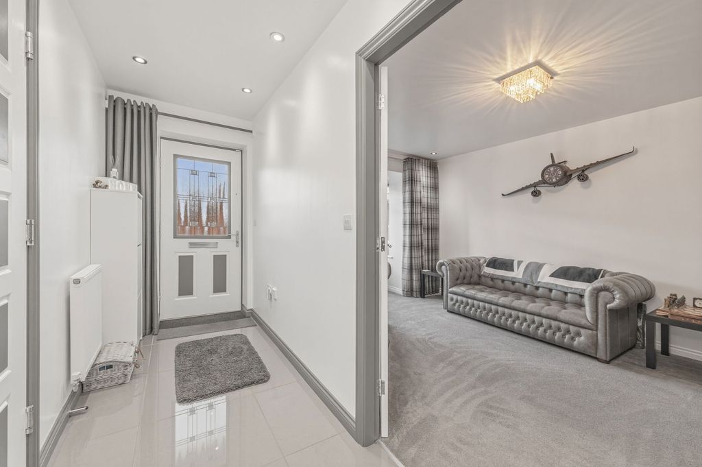 Property photo 3 of 35