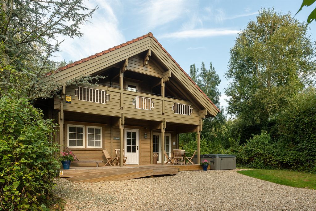 Property photo 1 of 10