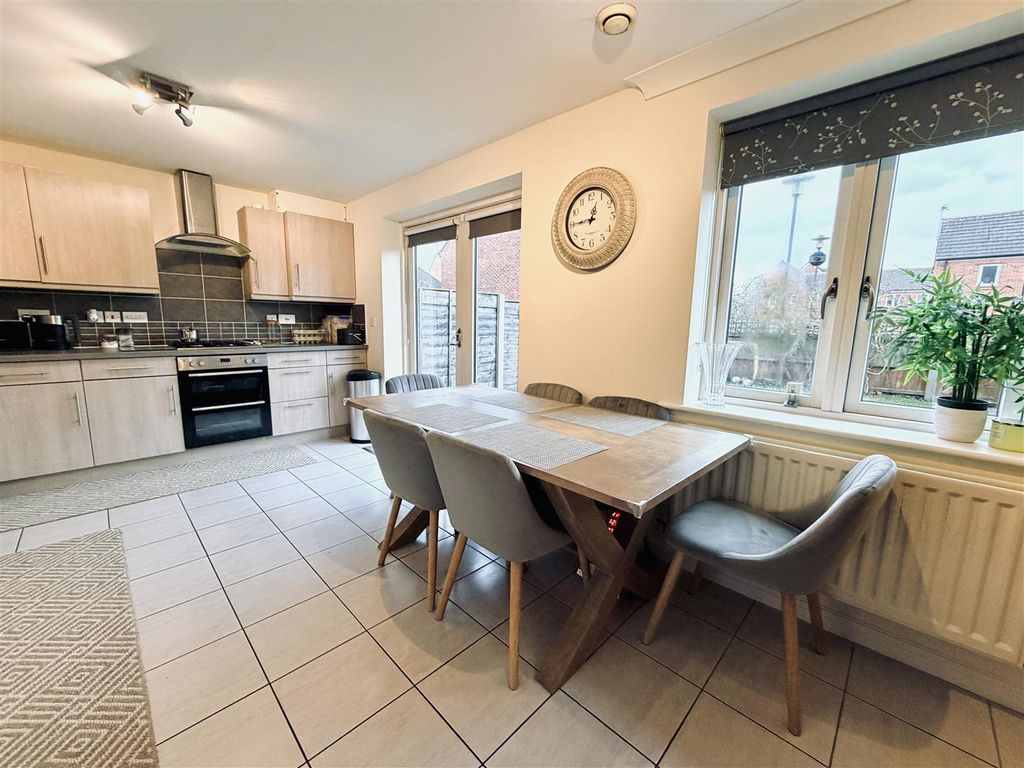 Property photo 3 of 24 Dining Kitchen