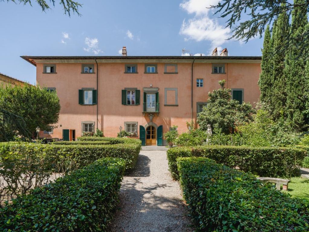 Property photo 2 of 40