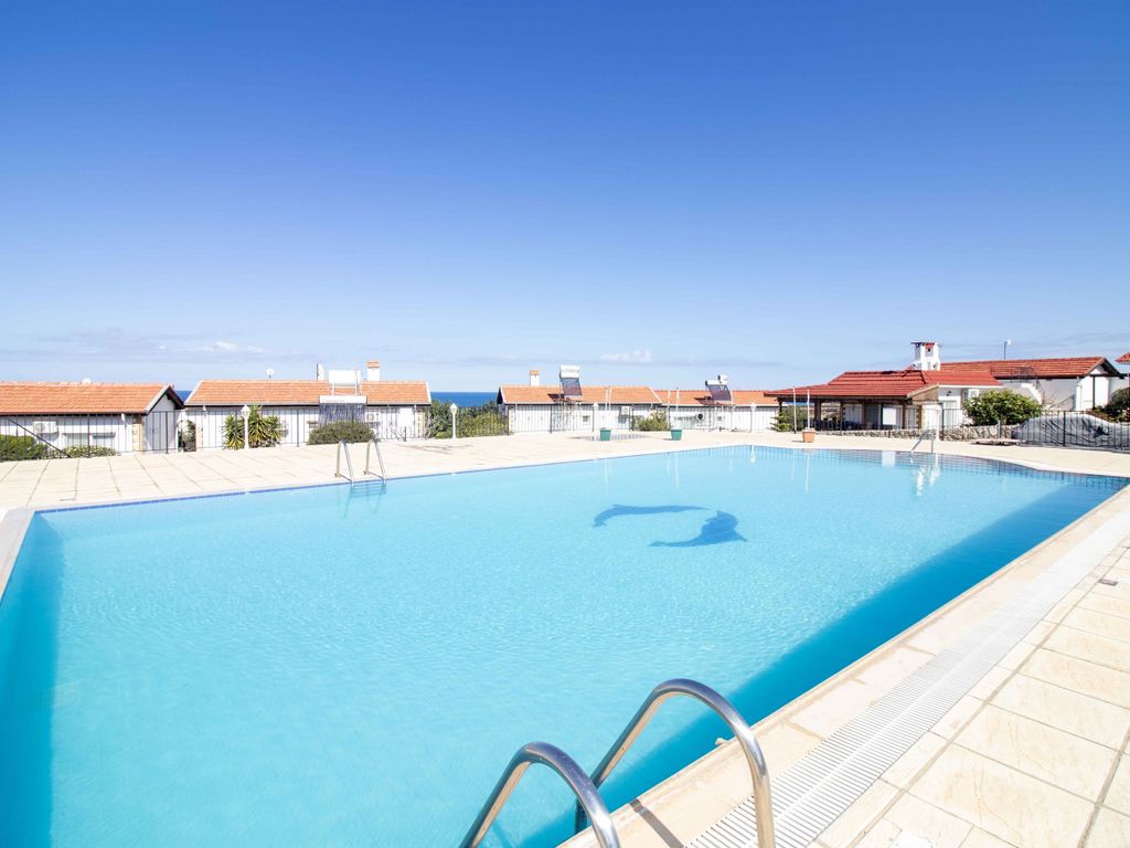 Property photo 2 of 20 2 Bedroom Resale Bungalow + Large Communal Pool + White Goods + Air-Conditioning + Furnished Image No 2