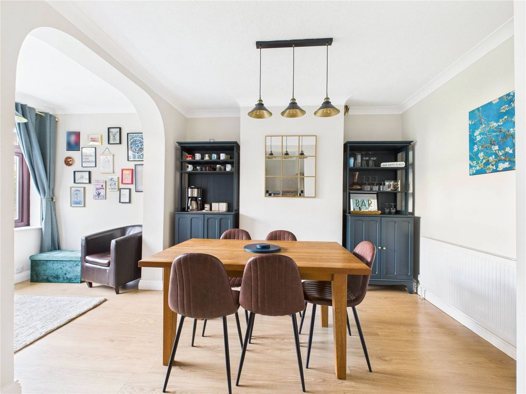 Property photo 2 of 17 Picture No. 21