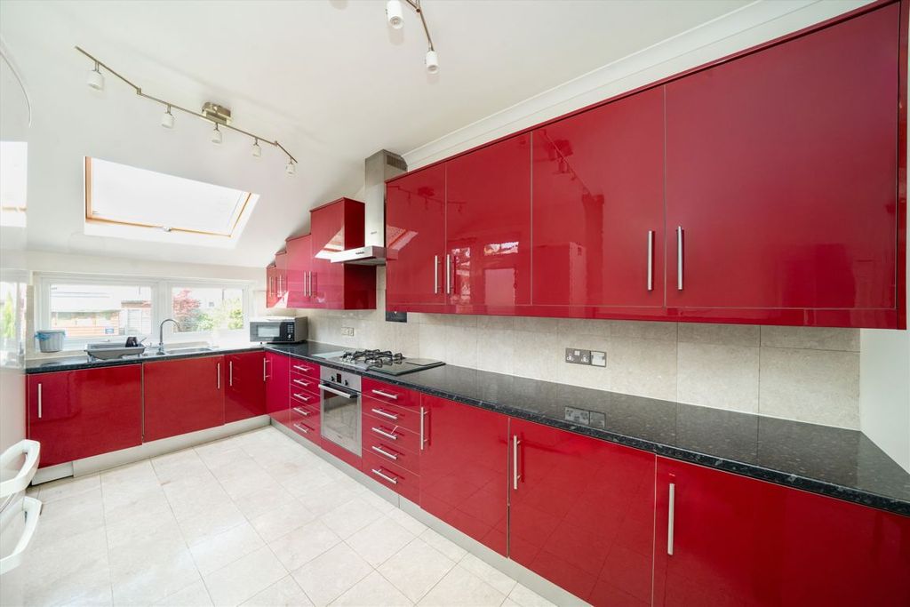 Property photo 3 of 9