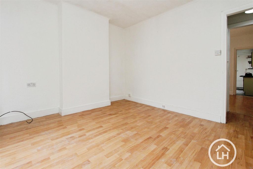 Property photo 1 of 13 Living Room