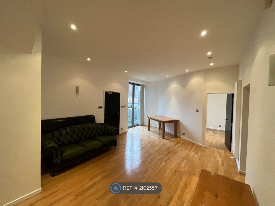 Property photo 3 of 11 Living Room