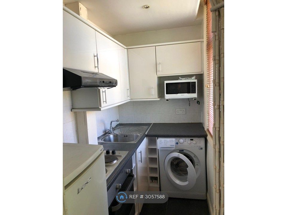 Property photo 3 of 5 Kitchen