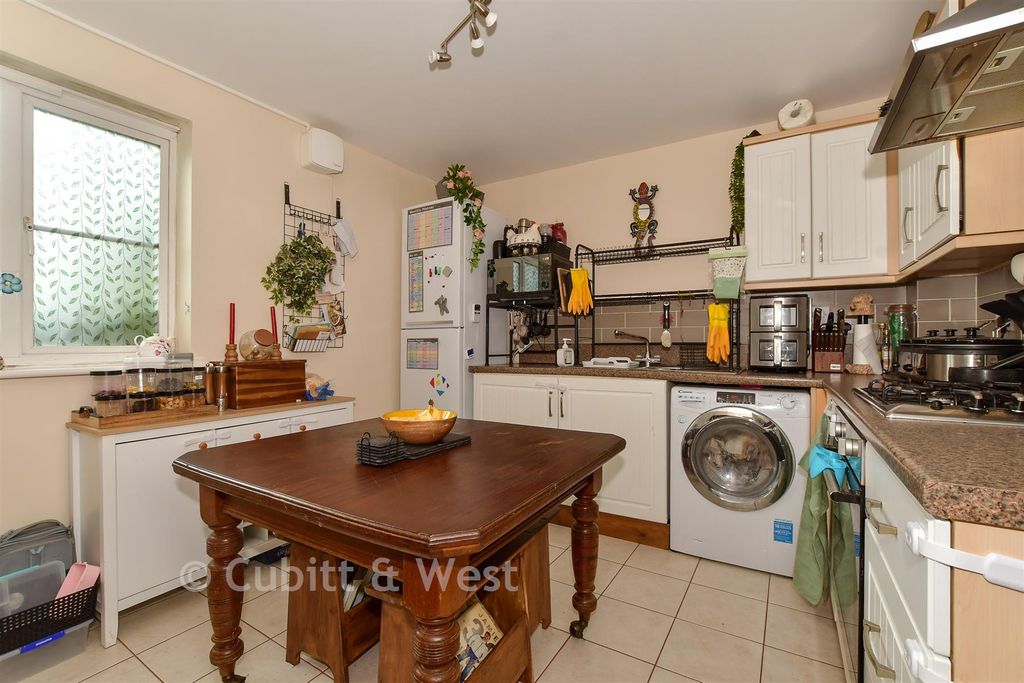 Property photo 2 of 19 Kitchen/Diner