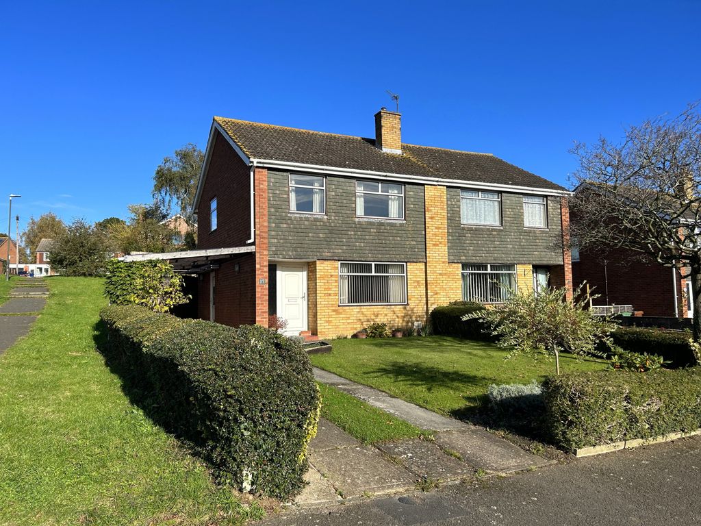 Property photo 1 of 17 3 Bedroom Semi Detached House For Sale