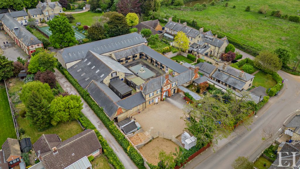 Property photo 1 of 29 8646487-Exteriorwm04v2-800