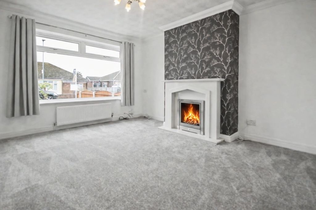 Property photo 2 of 21 Lounge