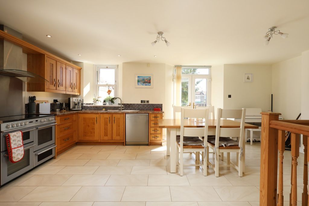 Property photo 3 of 18 Kitchen/Dining Room
