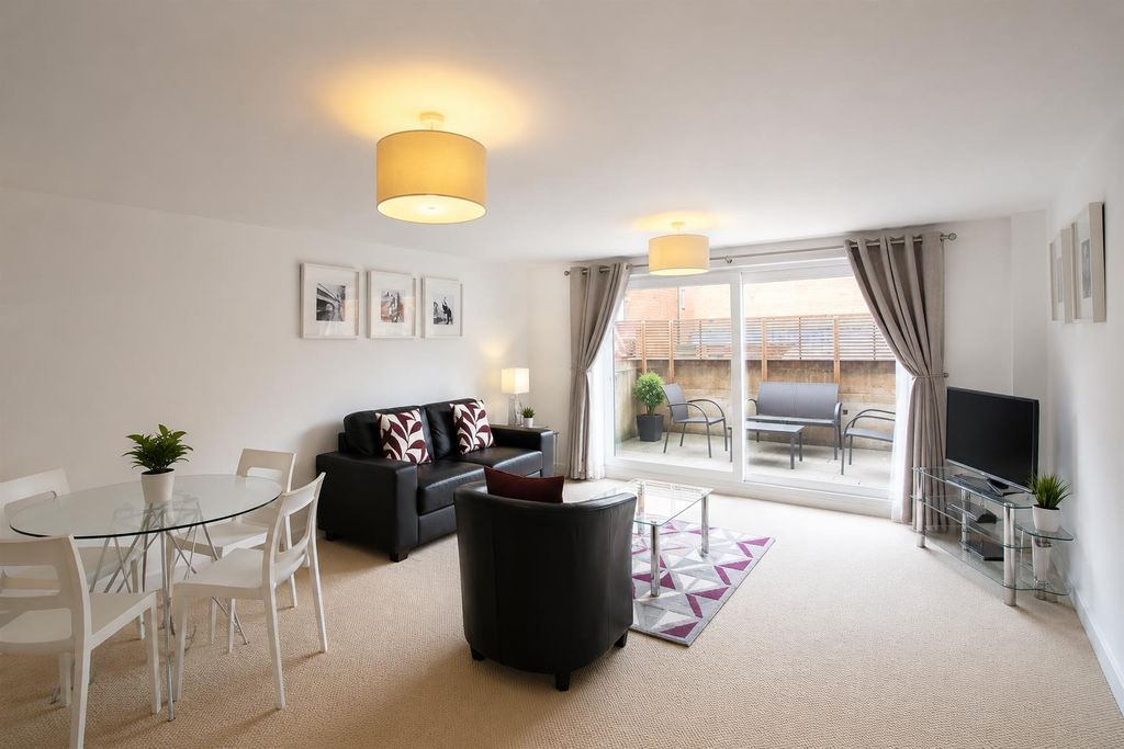 Property photo 2 of 8 9908F24E-4ba1-4331-B865-02A871Bb2350.Png
