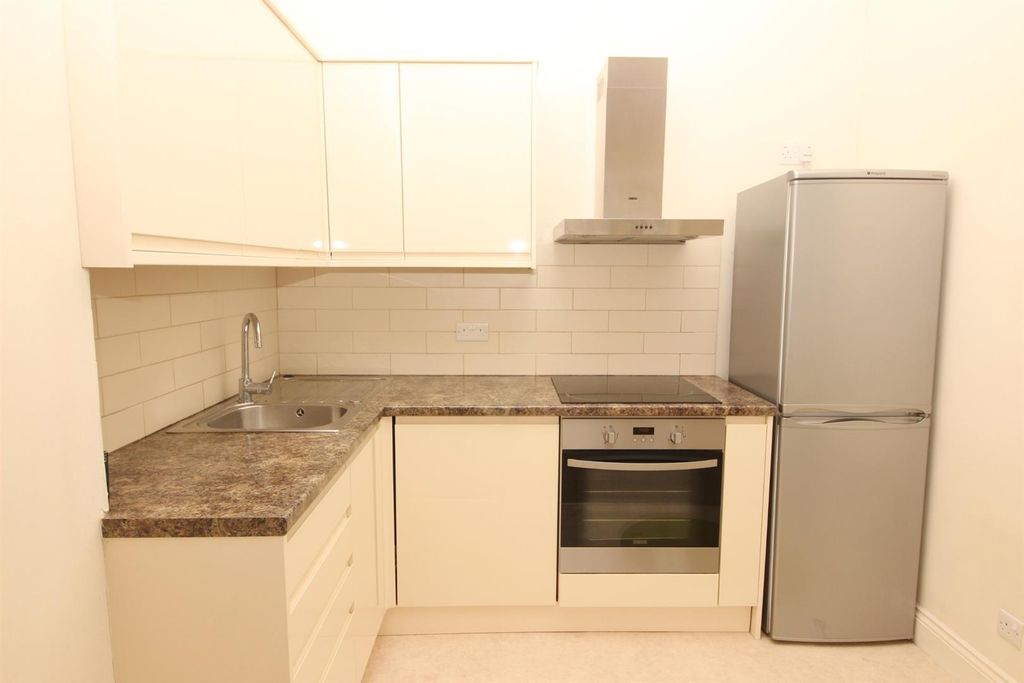 Property photo 3 of 7 Kitchen
