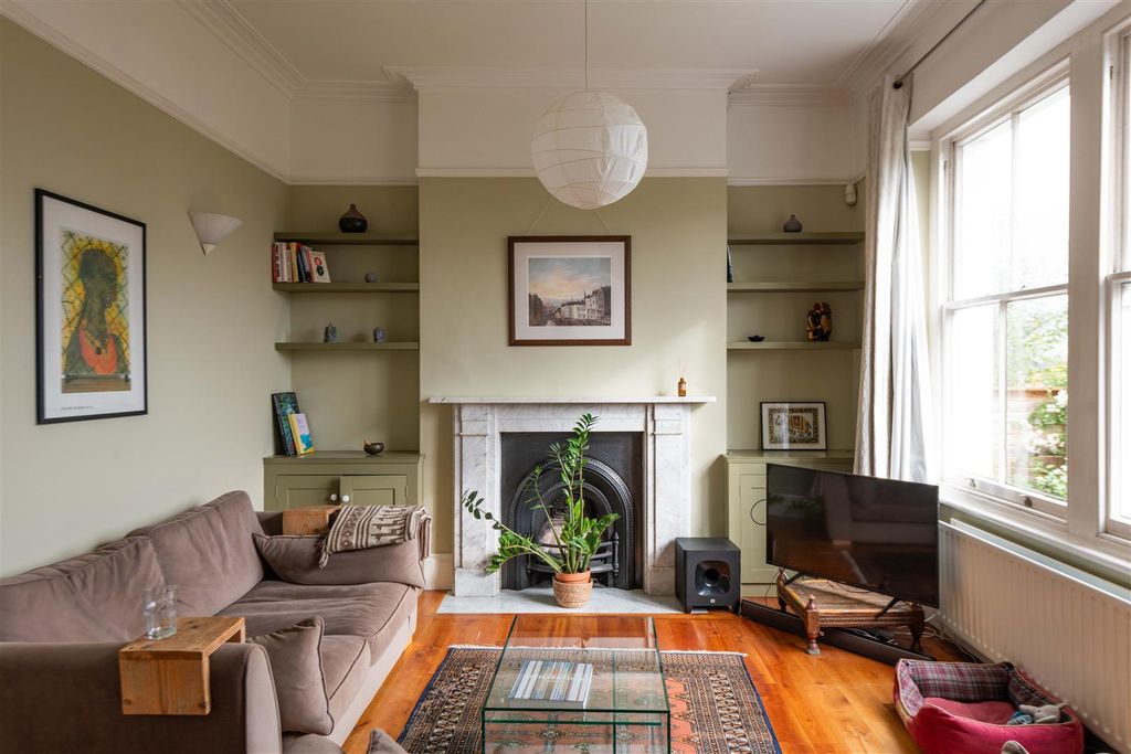 Property photo 2 of 31