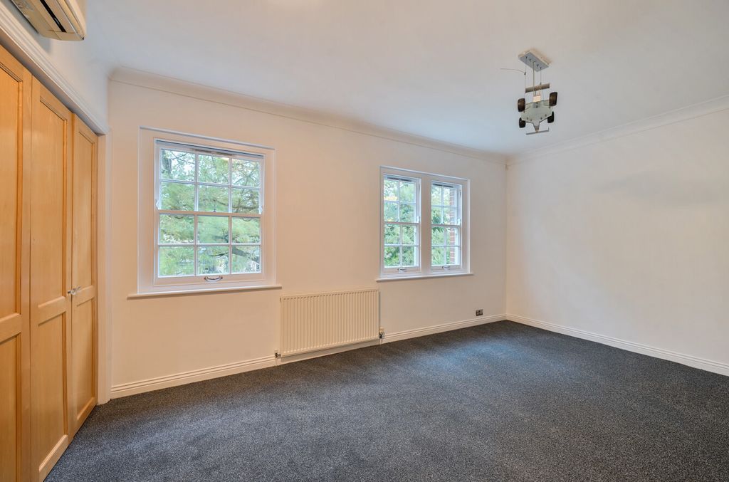 Property photo 3 of 11 1373570-1-6907cc4...