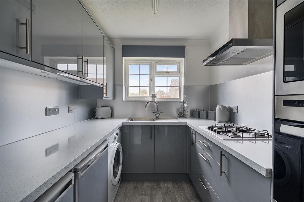 Property photo 2 of 13 1376360-12-6909F55Ad6315.Jpg