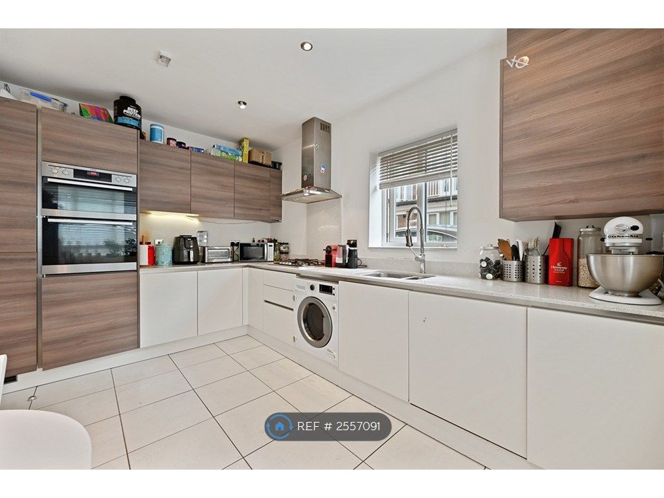 Property photo 3 of 16 Kitchen