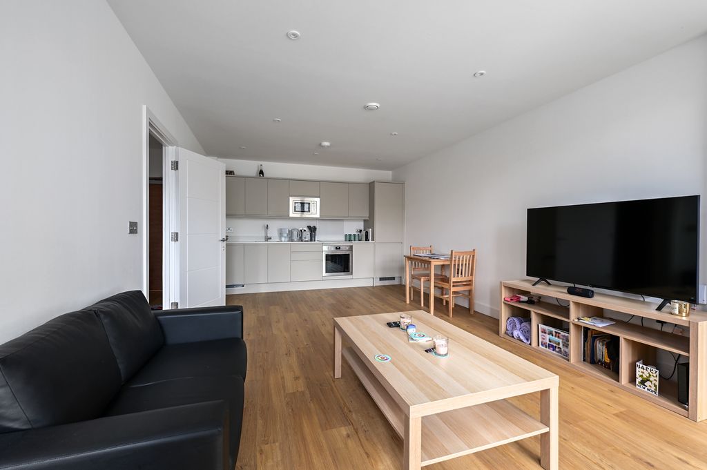 Property photo 1 of 7 Living Space