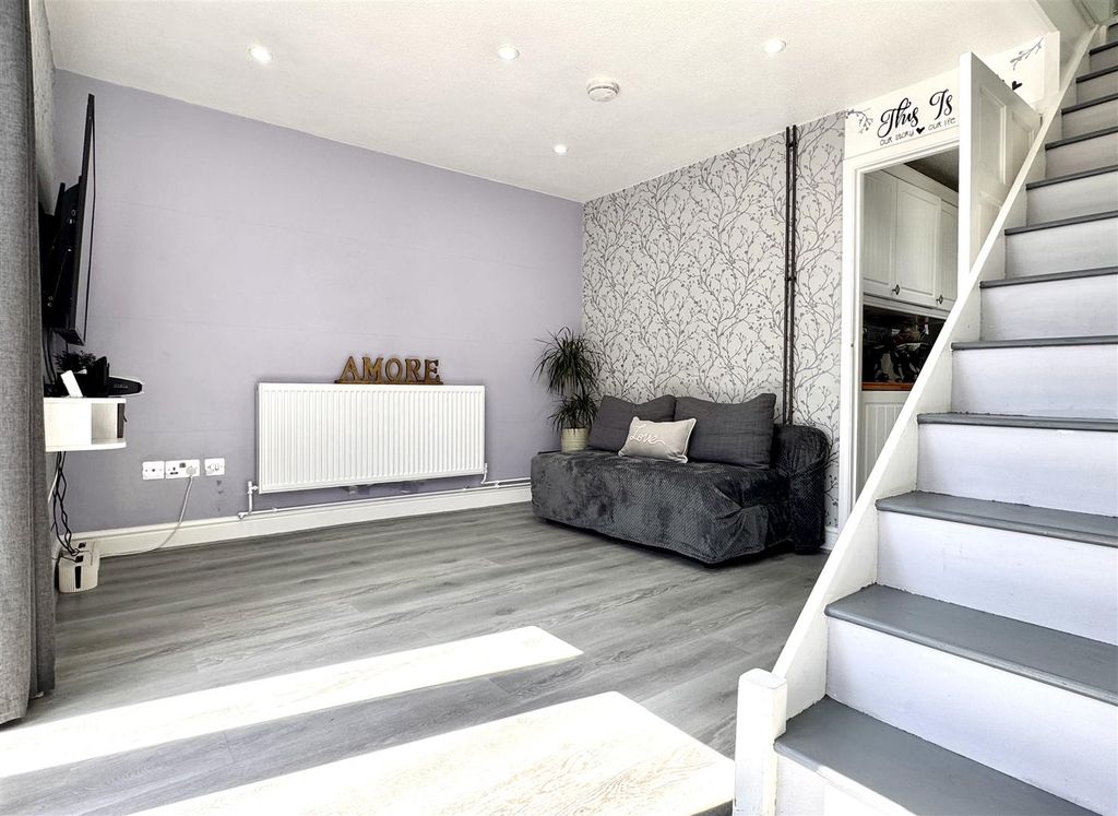 Property photo 2 of 17 Tempimage5Jxc7E.Jpg