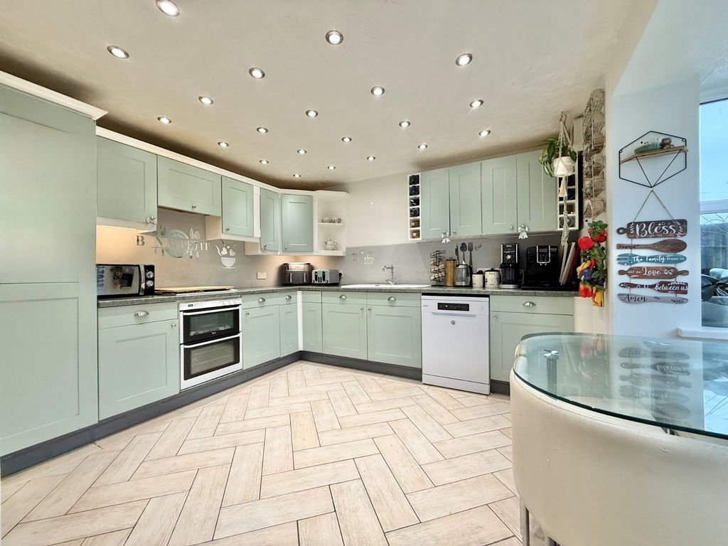 Property photo 3 of 11 Picture No. 12