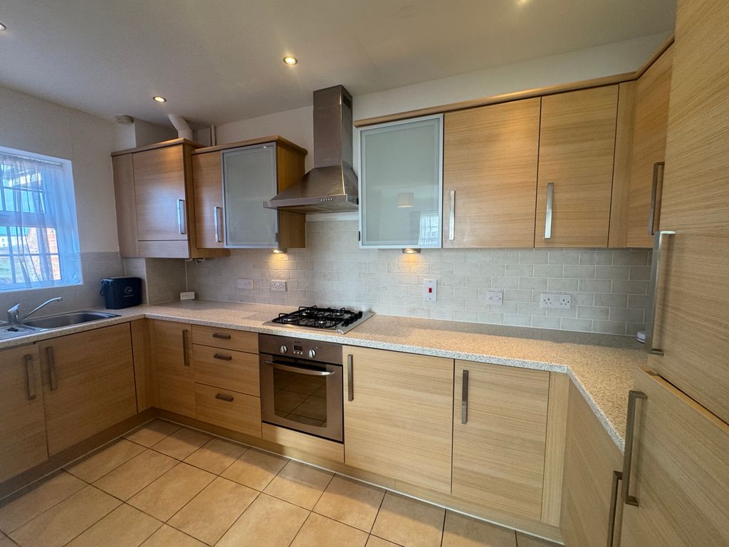 Property photo 2 of 10 Kitchen