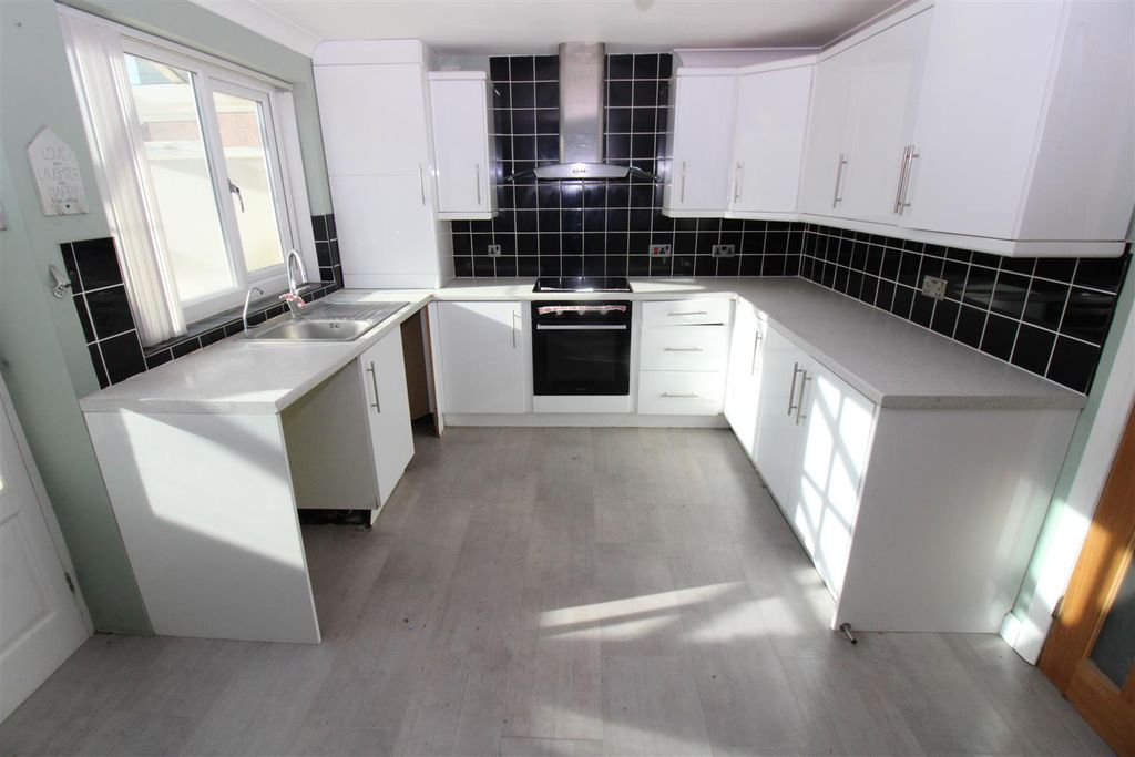 Property photo 3 of 14 Fitted Dining Kitchen