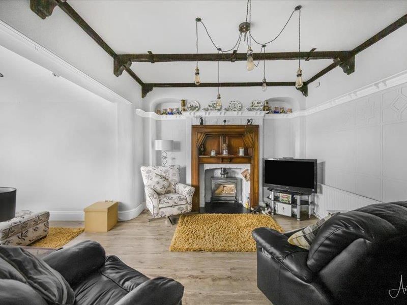 Property photo 2 of 36 Open-Plan Family Room