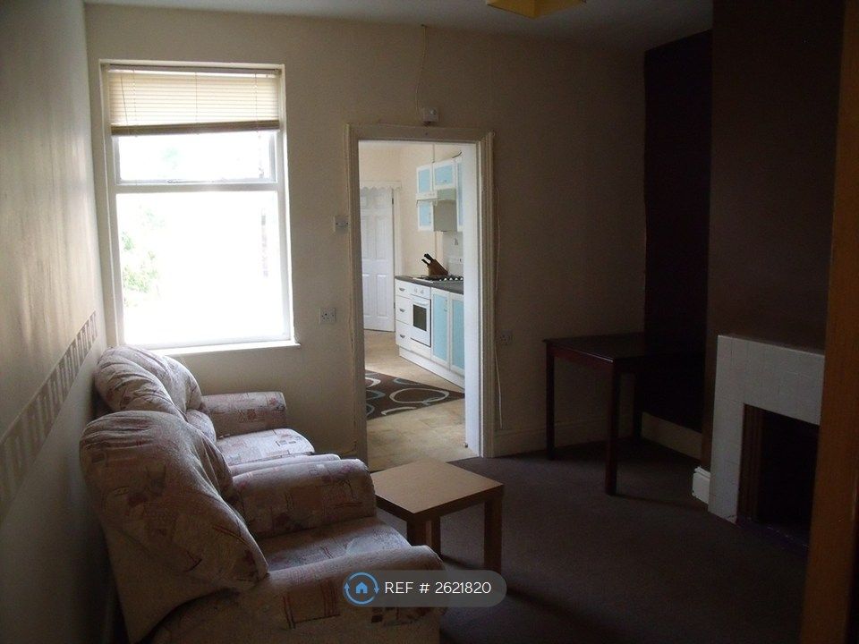 Property photo 2 of 9 Shared Living Room
