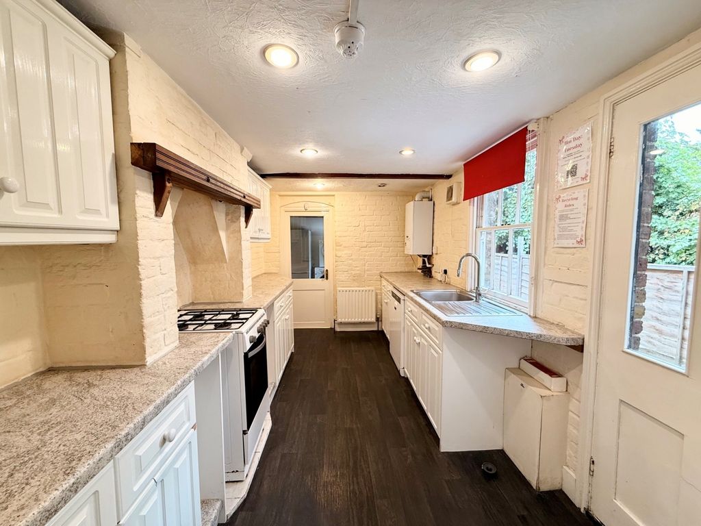 Property photo 3 of 10 Kitchen