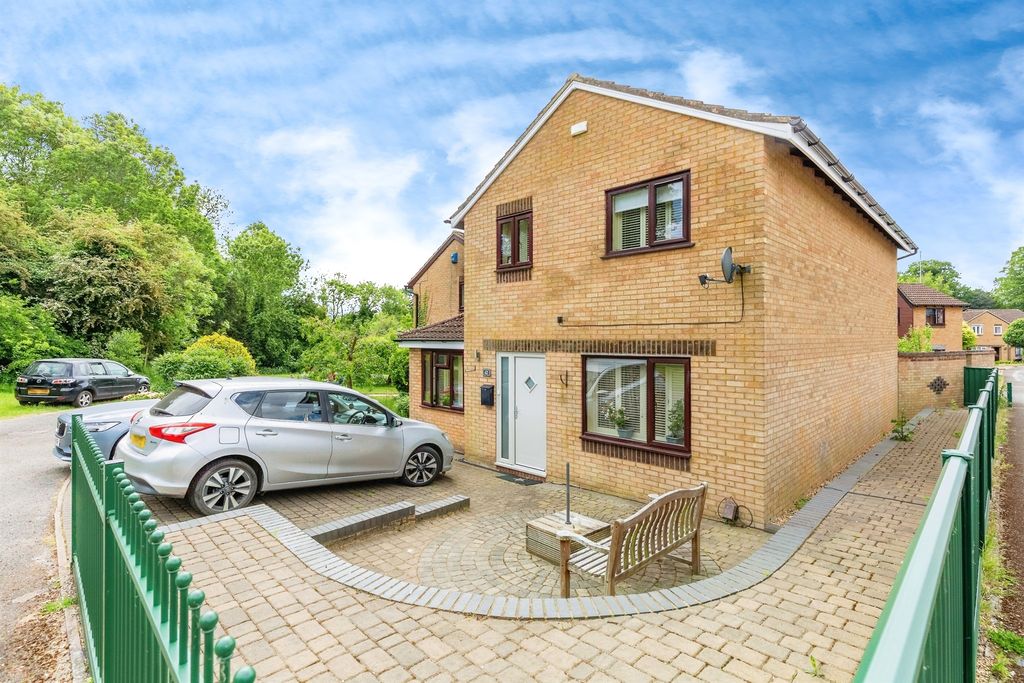 Property photo 1 of 18