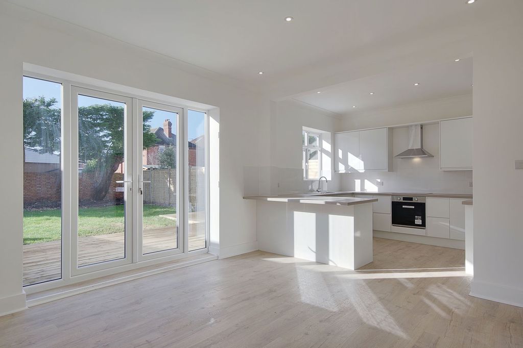 Property photo 2 of 41