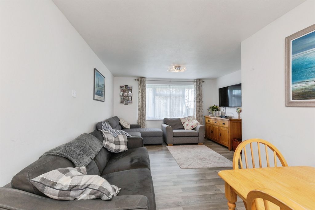 Property photo 2 of 26