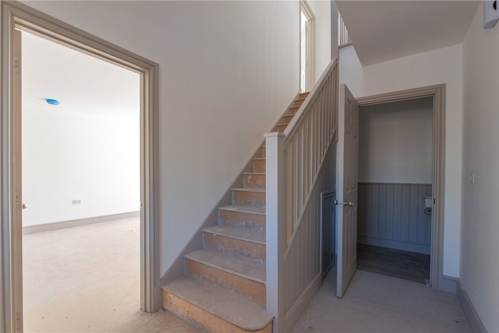 Property photo 3 of 18 Hall