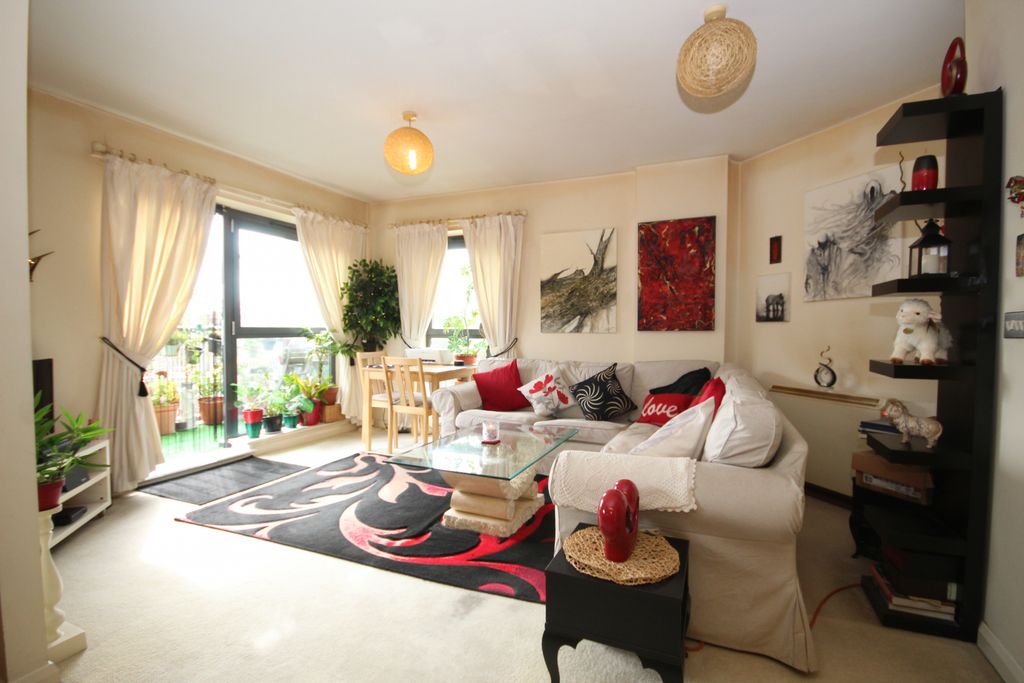 Property photo 1 of 8 Poppy Court, Headstone Drive, Harrow, Middlesex Ha3