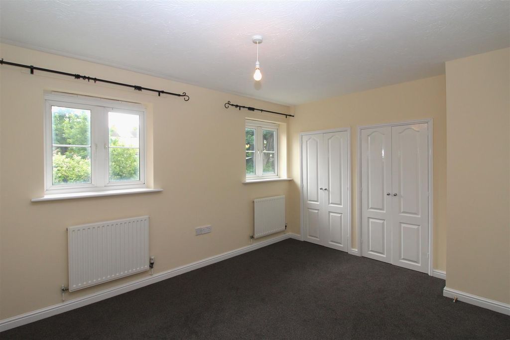 Property photo 3 of 7 Bedroom 1