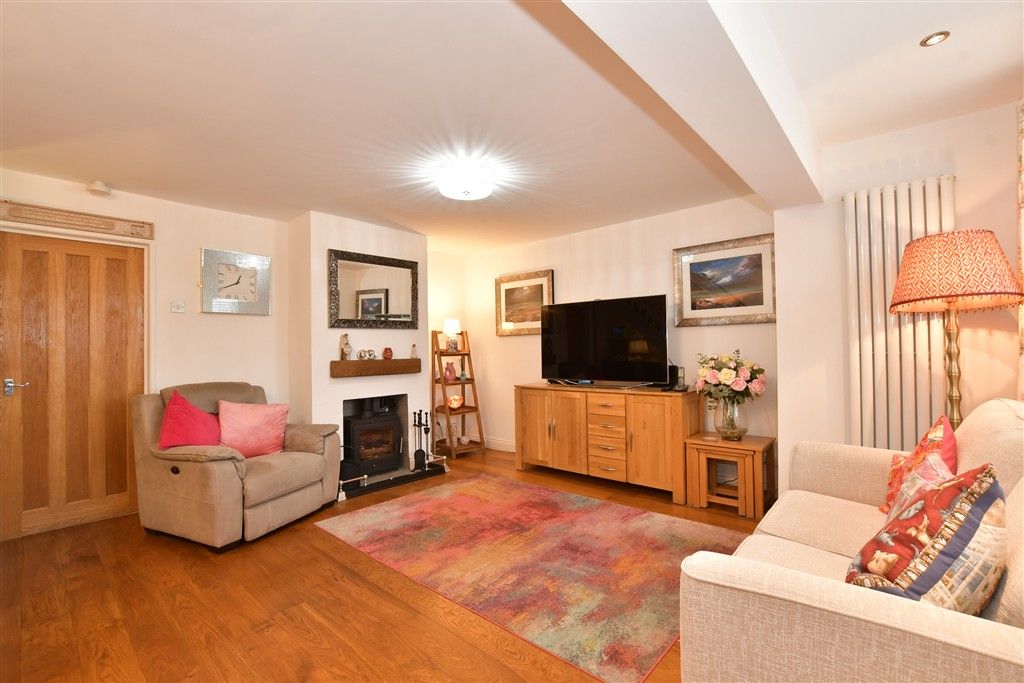 Property photo 2 of 13 Lounge