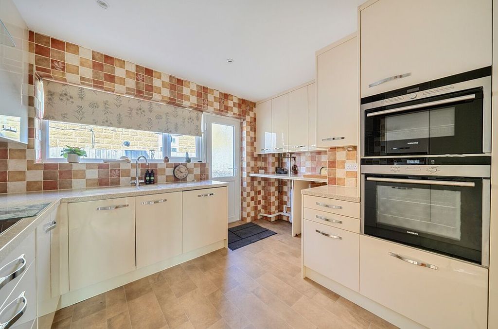 Property photo 2 of 11 1441077469d5202B32B2c