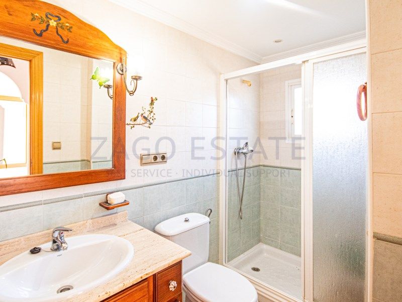 Property photo 3 of 40