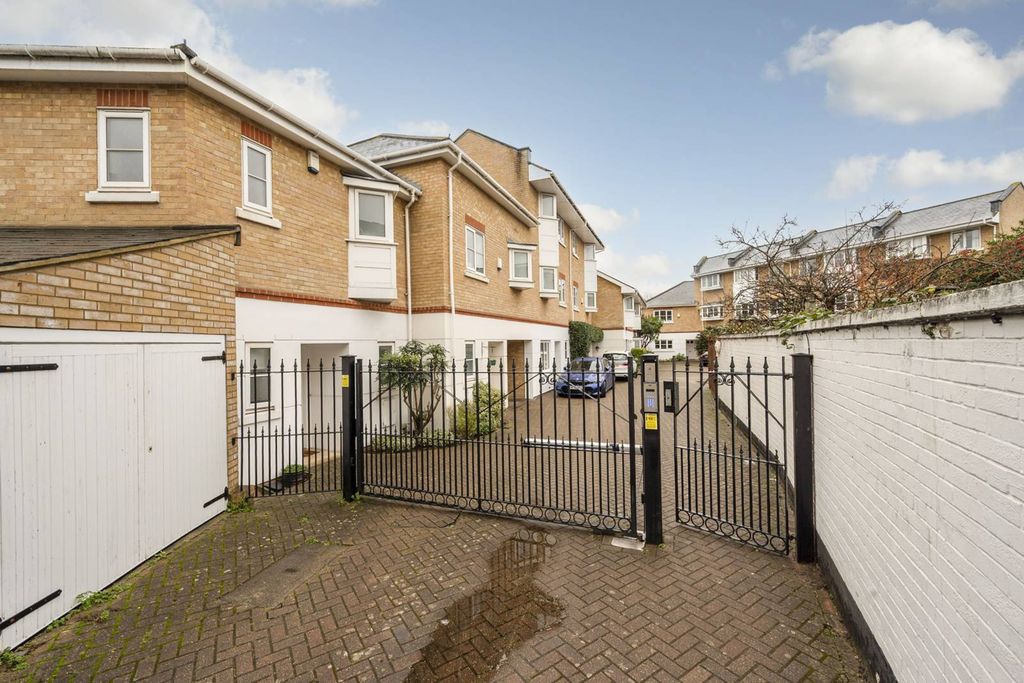 Property photo 2 of 15