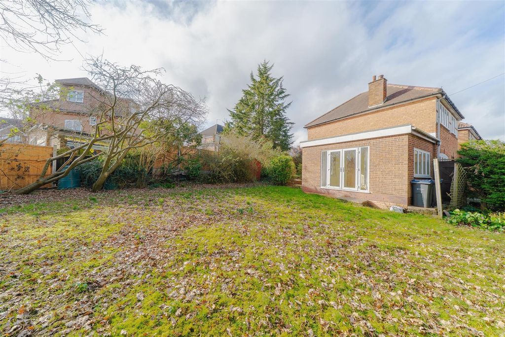 Property photo 3 of 25 Garden