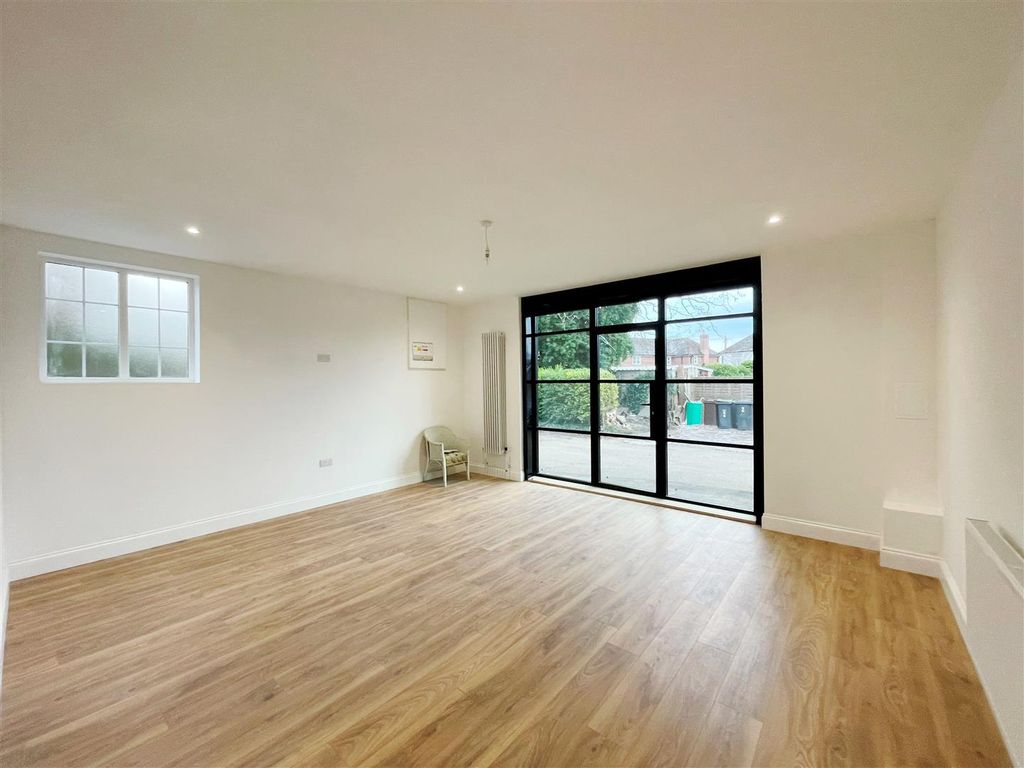 Property photo 2 of 16 Sitting Room