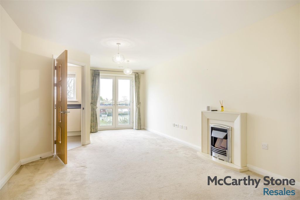 Property photo 2 of 30 8685623-Interior03.Jpg