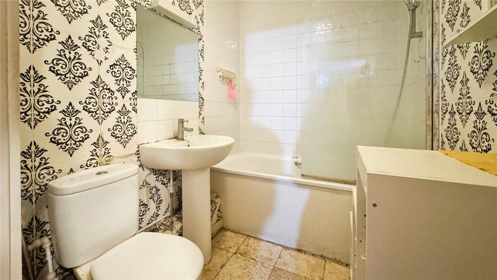 Property photo 3 of 6 Bathroom