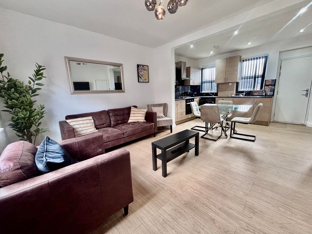 Property photo 2 of 11 Image