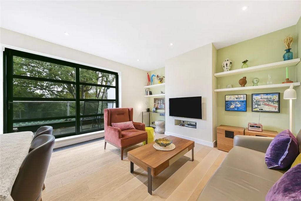 Property photo 1 of 11 Photo 6